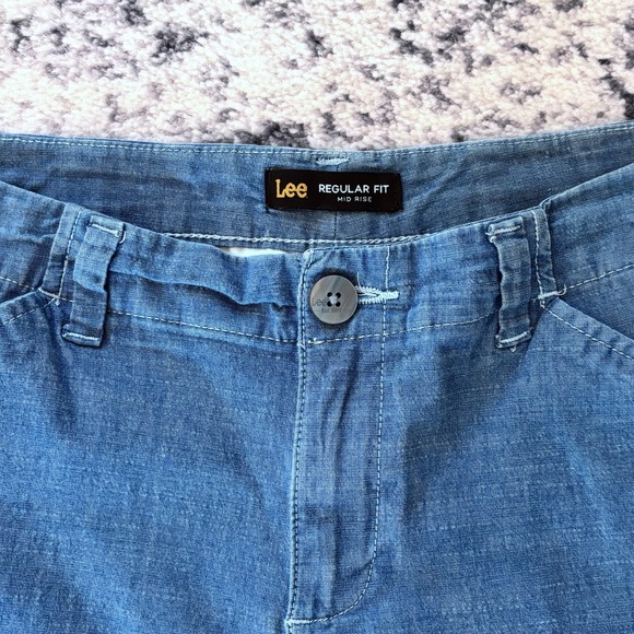 Lee Women's Regular Fit Mid Rise Shorts SZ 8 - Picture 2 of 10